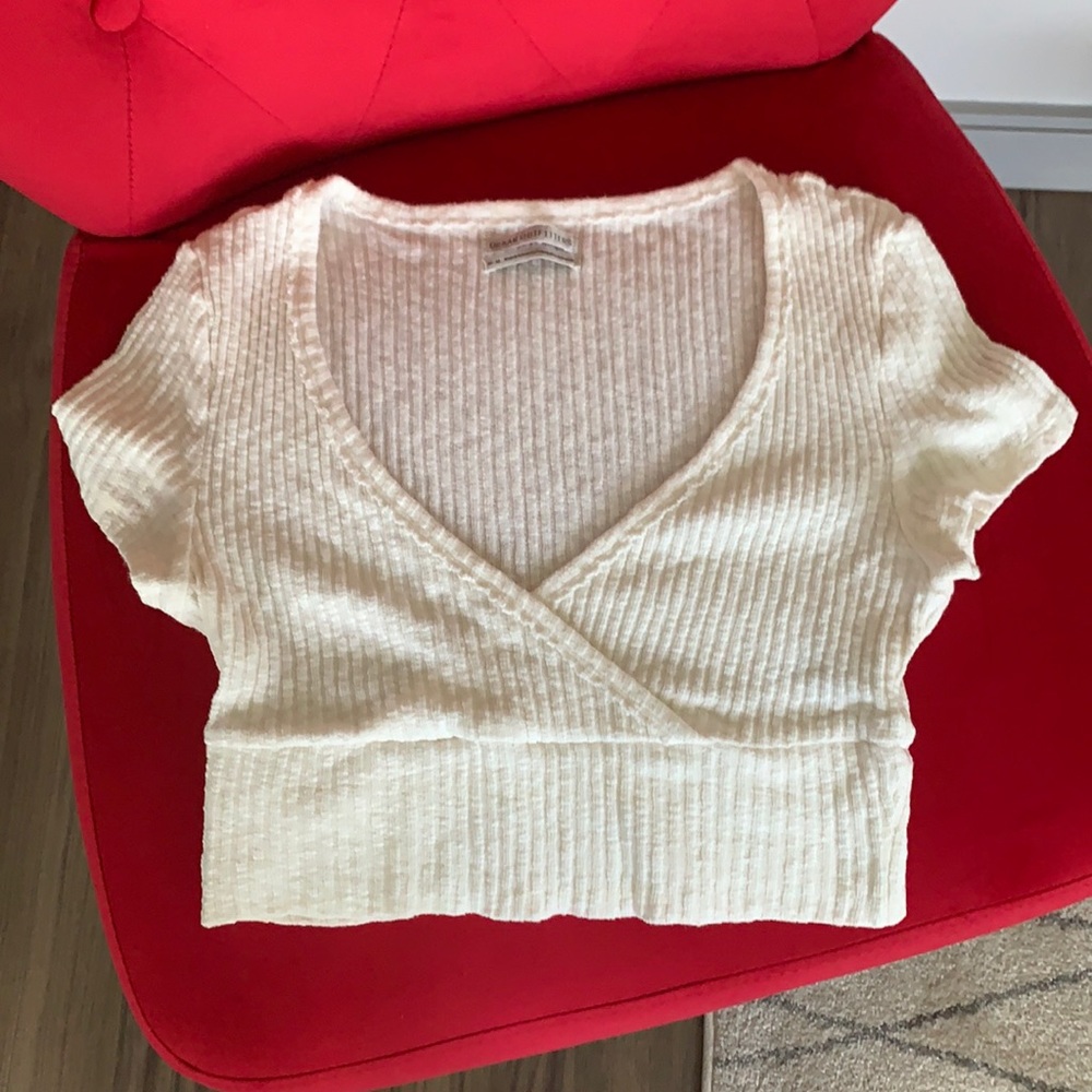 White v neck crop top